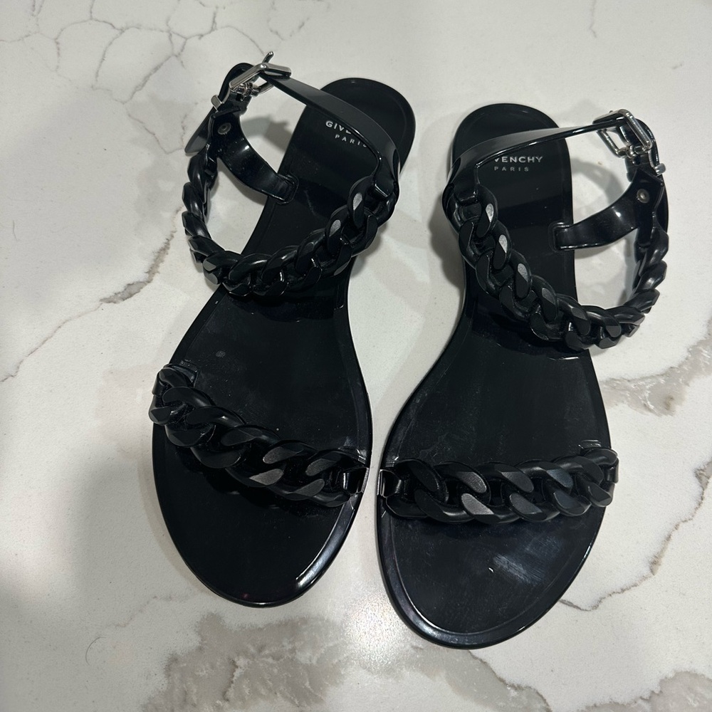 Givenchy rubber sandal with a buckle size 37